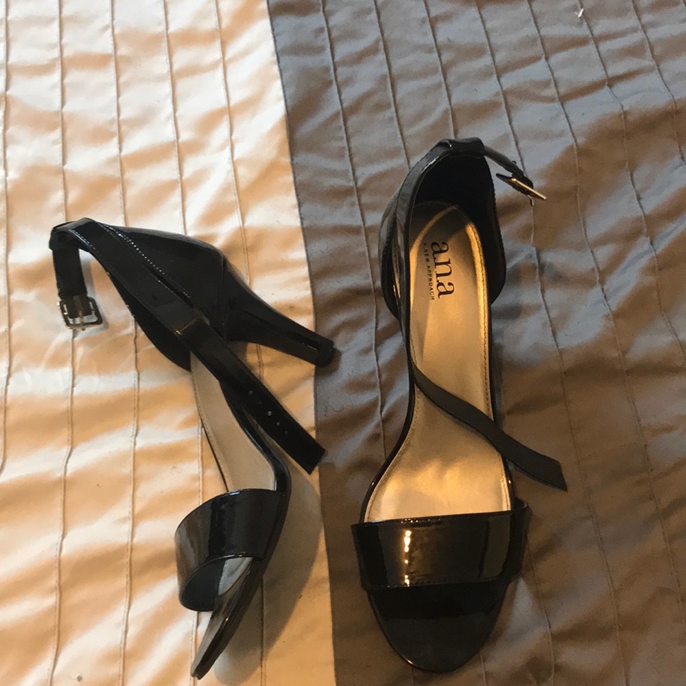Heels - Picture 2 of 4